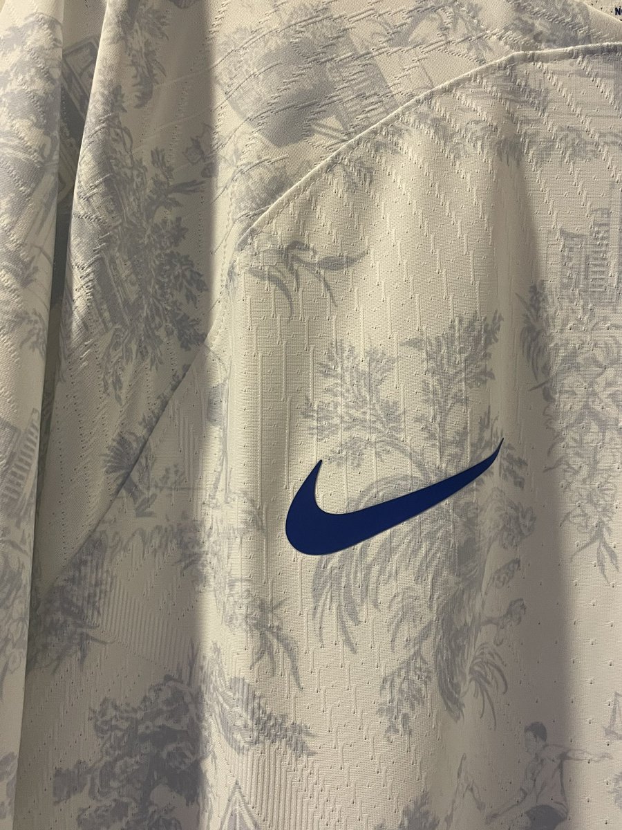 AFS_Belgium's tweet photo. 🚨Shirt drop🚨
The France 2022-2023 authentic away shirt now hit our webshop for ONLY €49! 
Size Large, BNWT!

➡️ https://t.co/LJ3lY4Zjzo https://t.co/6UCmSszodL