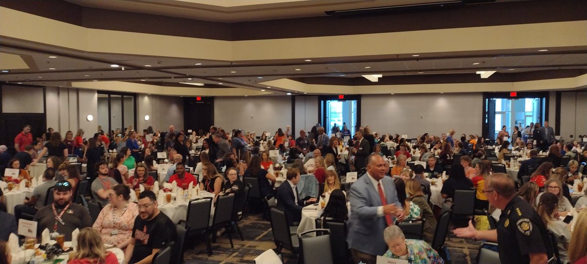texasmackay's tweet image. Great crowd for the 57th annual @clacctx new teacher luncheon to welcome @ClearCreekISD new teachers #ccisdmvt