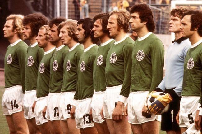 Diese Mannschaft bleibt in Erinnerung: 

Hoeneß, Breitner, Vogts, Overath, Grabowski, Müller, Heynckes, Schwarzenbeck, Cullmann, Maier und Beckenbauer