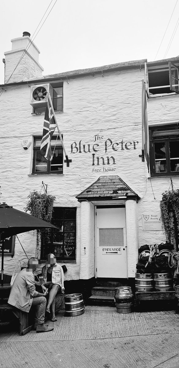 MsVSutton's tweet photo. @chatabix1 Visited one of your favourite places today.
Grabbed a beer from The Blue Peter Inn &amp; went and sat along the quayside.
Such a beautiful place 🖤 https://t.co/DVuMO7rOVt