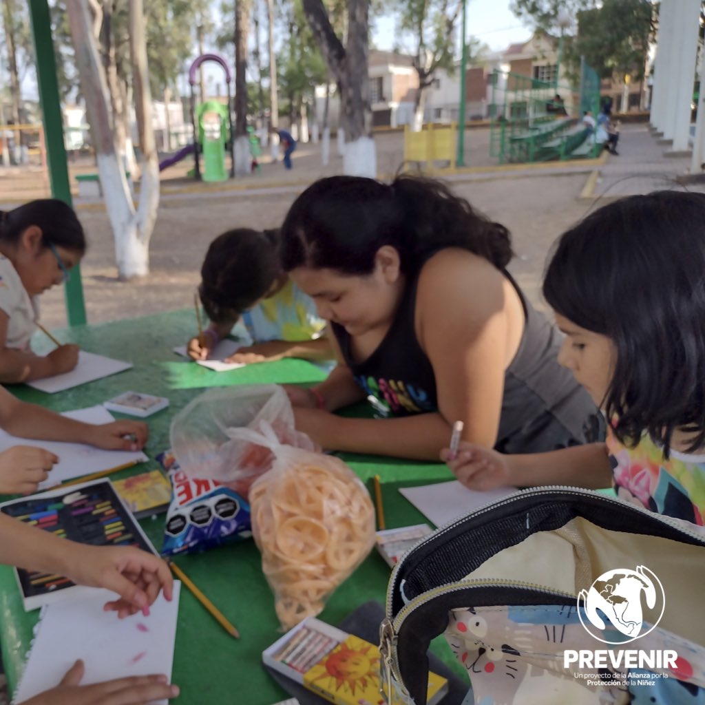 alianzappn's tweet photo. En la Fase II del Proyecto PREVENIR, la Comunidad FAST, de México, puso sus manos a la obra por medio de espacios seguros que desarrollar su creatividad. También han realizado caminatas de senderismo y meditación. 

#alianzappn #niñez #ProyectoPREVENIR #prevención https://t.co/b3Hk5KjBWB