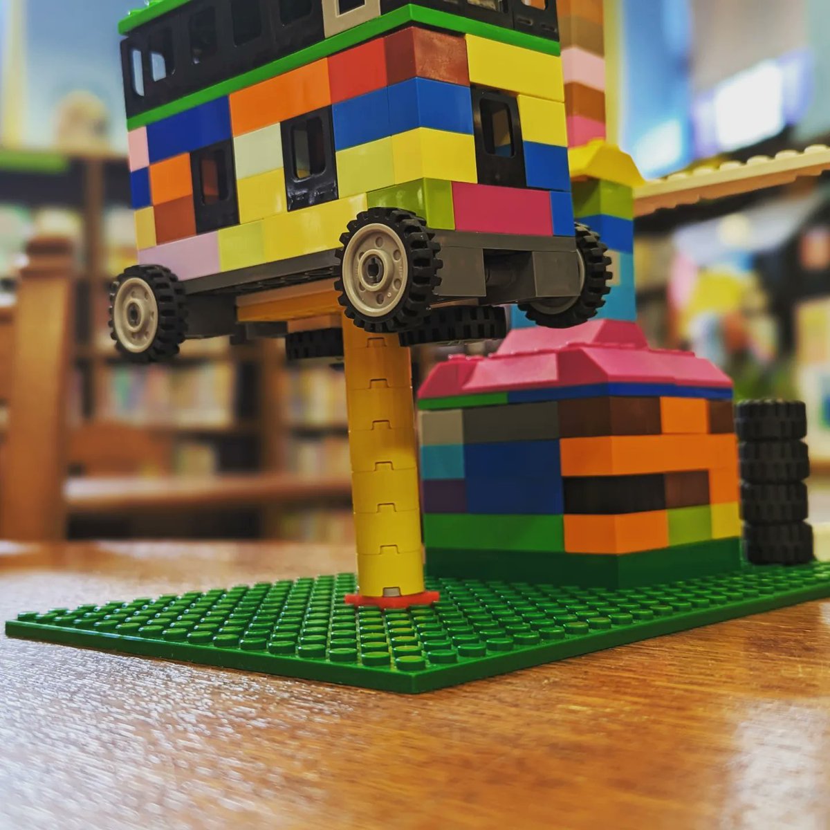 sujeilugo's tweet photo. Me: oh what is this? 
Lego club kid: this is a mechanic. my dad's car had a flat tire. This is the fence and the car they are fixing. 
#legoclub #legobuilders #legos #librarykids https://t.co/ThDEg9zc5i