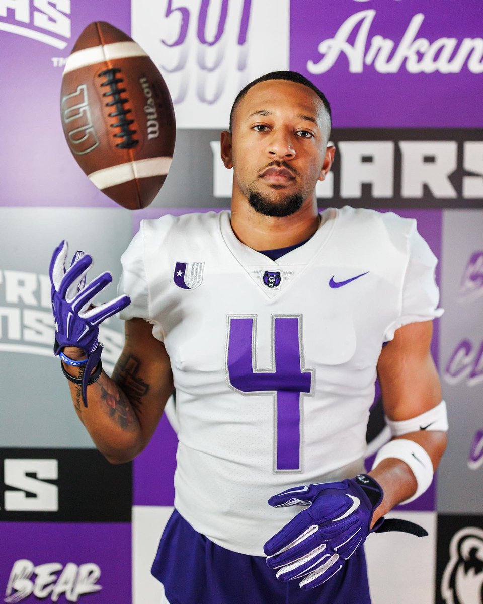 24 days out from our first game, but who’s counting? 

#BearClawsUp x #FearTheStripes