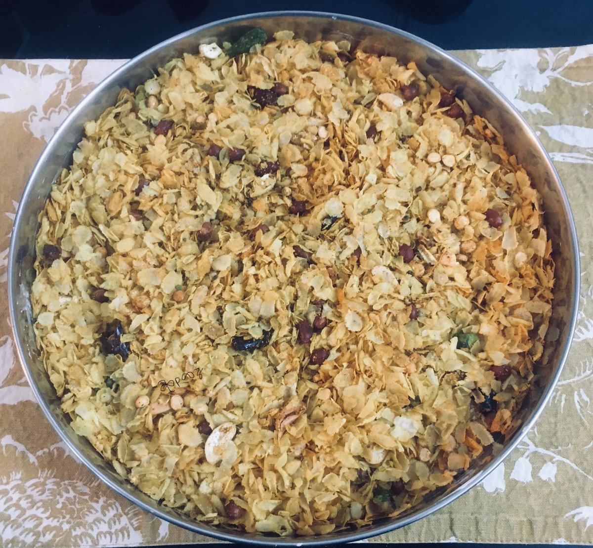 appooz's tweet image. Homemade Aval (Poha/Atkulu) Mixture.

ഗുണമൊ മെച്ചം വിലയൊ തുച്ഛം സ്വാദൊ അതി ഗംഭീരം ജീഎസ്ടി ലാഭം 😉. 

#MakeAtHome #AvoidTax #OvercomeInflation #HappyOnam
