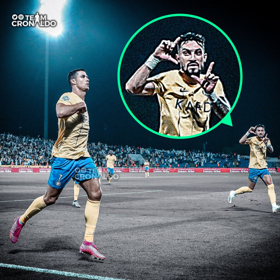 TeamCRonaldo's tweet photo. Alex Telles 📸 when Cristiano Ronaldo was doing his SIUUUU 🤣❤️ https://t.co/YUoXP1fb9e