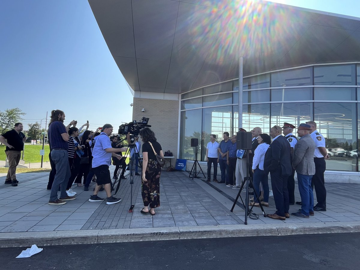 erynnsally's tweet photo. Today, Mayor @StevenDelDuca launched a new pilot program to fight auto theft. Vaughan residents can come to any community centre to claim a free key fob protective bag while supplies last. 

Learn more about this program: https://t.co/D0nCyt5bKN https://t.co/ajbdlZ6pQe