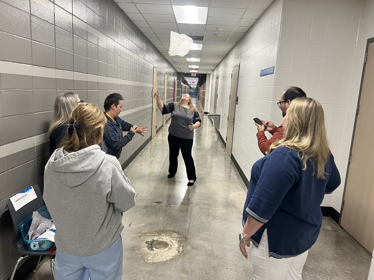 ScienceWeiss21's tweet photo. @ChannelviewISD Secondary Science teachers explore how to implement Science &amp; Engineering Practices in preparation for the new TEKS! #STEM #SEPs @CvisdT @playcirvin @ChannelviewHS @AguirreJrHigh @AliceJohnsonJrH @endeavoreagles https://t.co/PBqddaZF2A