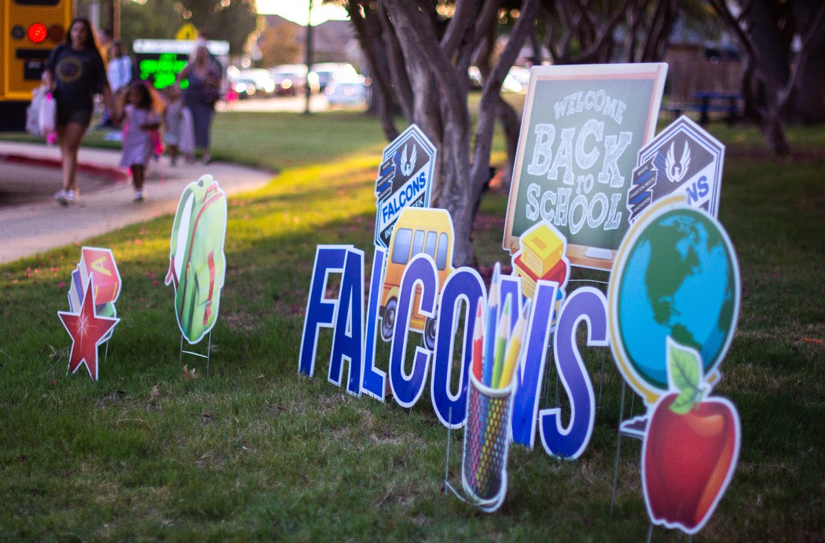 IndianCreekES's tweet image. We had a blast welcoming back our Falcons this morning. Let&apos;s make it a great year! #OneLISD #LISDb2s23 

📸: bit.ly/3OslLH4