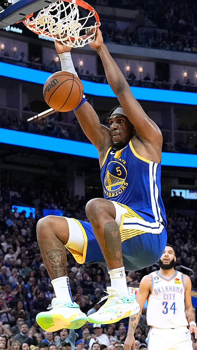 warriors's tweet photo. Wallpaper Wednesday is brought to you by
#DubsDunkWeek https://t.co/XBC7Aj2MMC