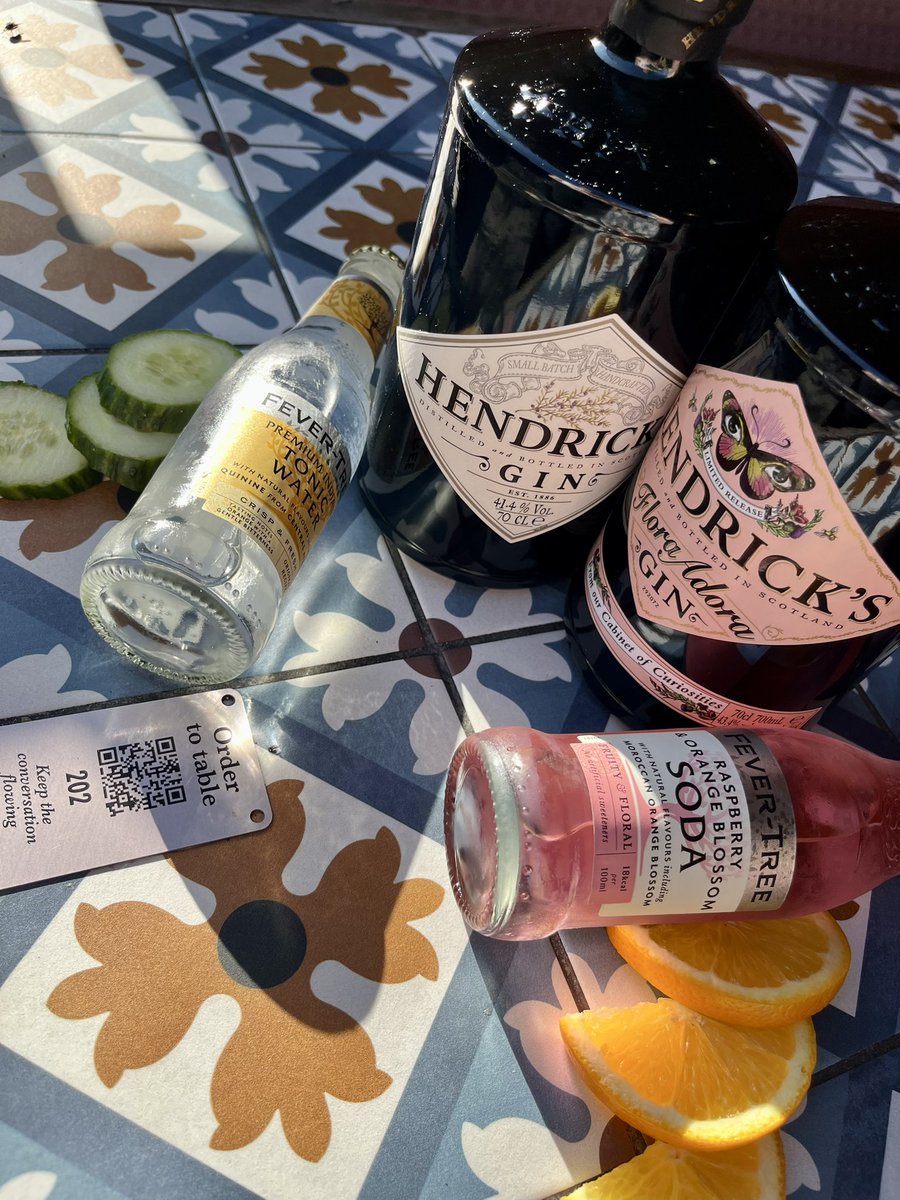 It’s #CuriousRefreshmentWeek🔆🍊
Claim your treat of a Hendricks Original & Fevetree Tonic or Hendricks Flora Adora & Raspberry Orange Blosson Soda via the app with the code CUCUMBER 🥒

#summeratyoungs #hendricksgin #youngsontap @YoungsPubs @HendricksGin