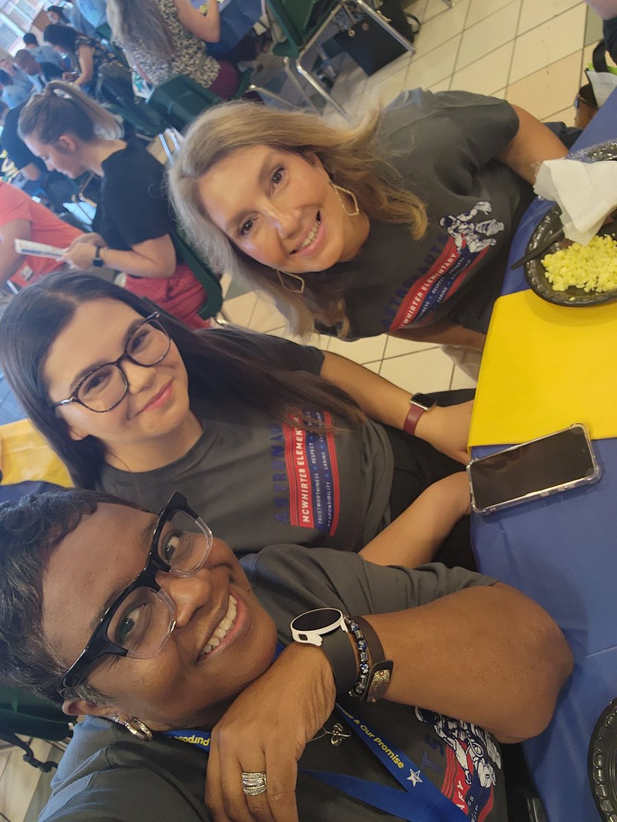SuperD_Cooper's tweet image. @mcwhirterelem We are blasting off into a new school year!👩🏾‍🚀👩‍🚀 #ccisdmvt