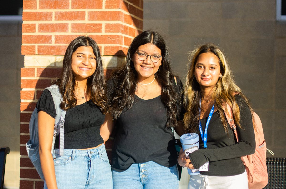 hebron9th's tweet image. We had a blast welcoming our Hawks to campus today. Let&apos;s make it a great year! 📸: bit.ly/3qohj48

#OneLISD #LISDb2s23