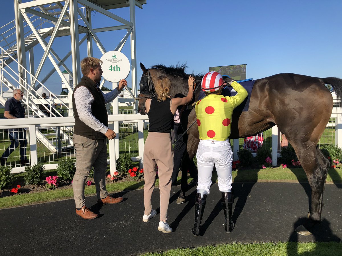 A nice start for the launch of @racefieldracing @philmcentee1 with ‘pledge of Peace’ being ridden into 4th place @GTYarmouthRaces by @LangleyTaryn 🏇 Email info@racefieldracing.co.uk for details of how to join in the fun 🤗