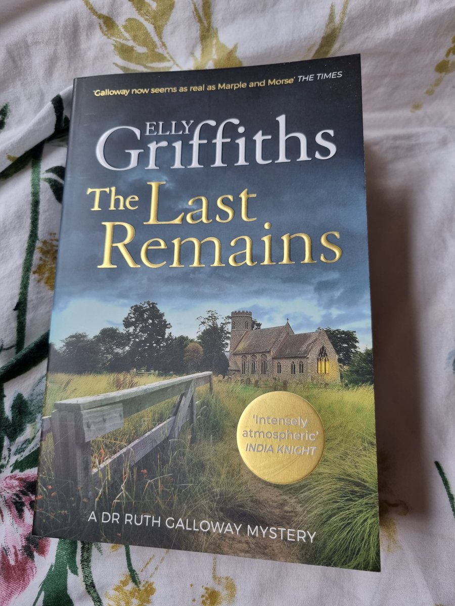 Totally triumphant @ellygriffiths A fabulous read, an intense mystery to end the journey of Dr Ruth Galloway! #thelastremains #ruthrules #whatdoidonow