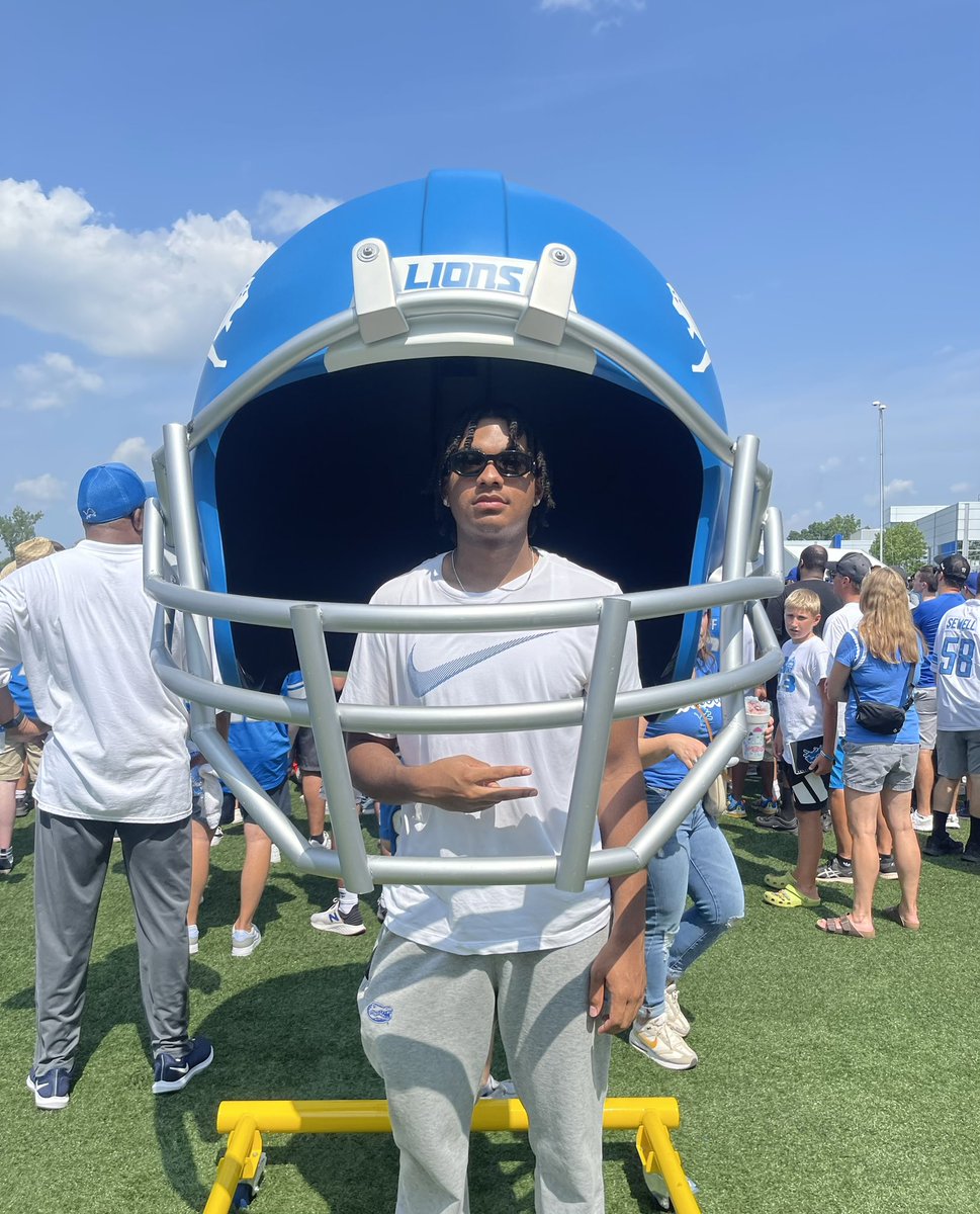 hometown_guy's tweet photo. Just wrapped up day 2 of Lions joint practice with giants. Good experience (had to sneak last pic) #Lions https://t.co/0uNXElEpUl