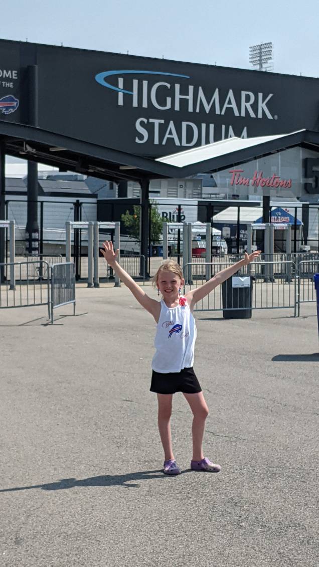 mandy_schuler's tweet photo. @stefondiggs my daughter gave Isaiah Coulter a picture to give you. Did you get it?? You are her #1 fan!! https://t.co/QugqHgcEqb