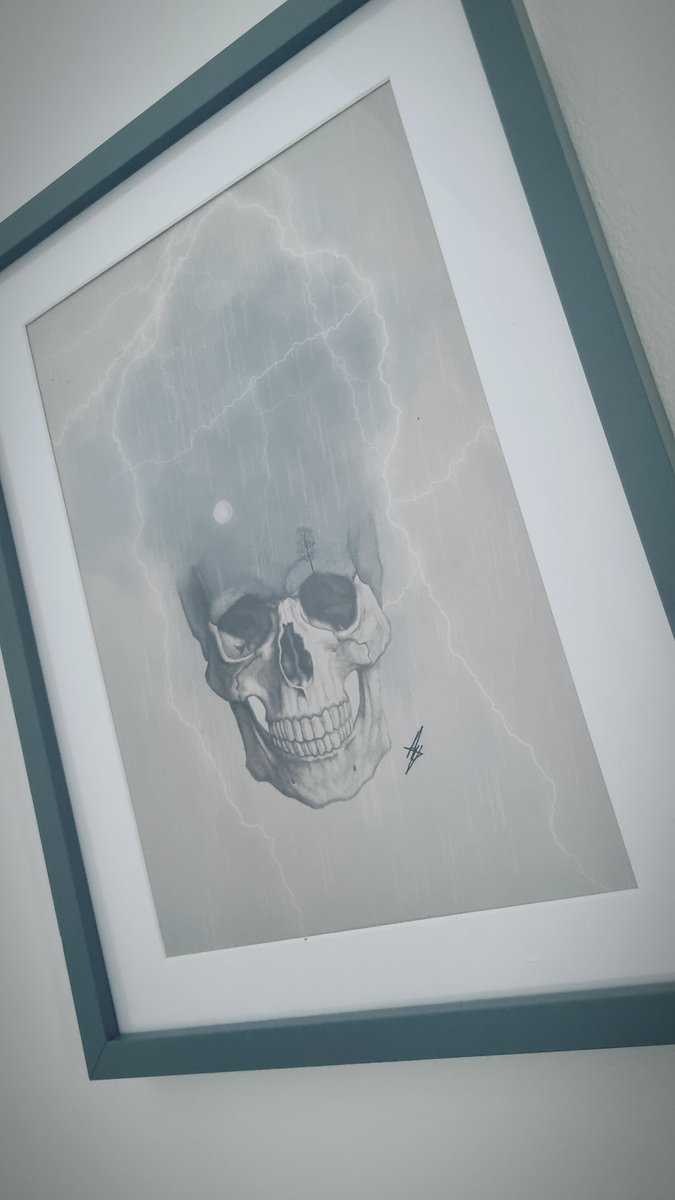 Who would like to buy one of the last few A4 prints of Head In The Clouds? 

It's a beautiful creation, one of my favourites actually. It signifies the harsh storms we have to fight through in our head, and daily battles we face with mental health.

Please make my day! ✌🏽🖤