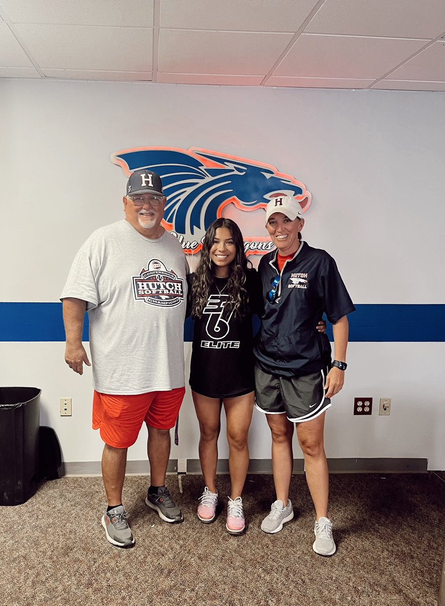I am blessed to receive an offer from <a href="/HutchSoftball/">HUTCH SOFTBALL</a> thank you guys so much for the visit. Such a beautiful campus and good coaches to be around!!🐉🐲 #rolldrags <a href="/316EliteAbraham/">316EliteAbraham</a> <a href="/Doms_O/">Dommi Locke</a> <a href="/ladycatssball/">El Dorado Softball</a> <a href="/316EliteSB/">Select Fastpitch 316</a>