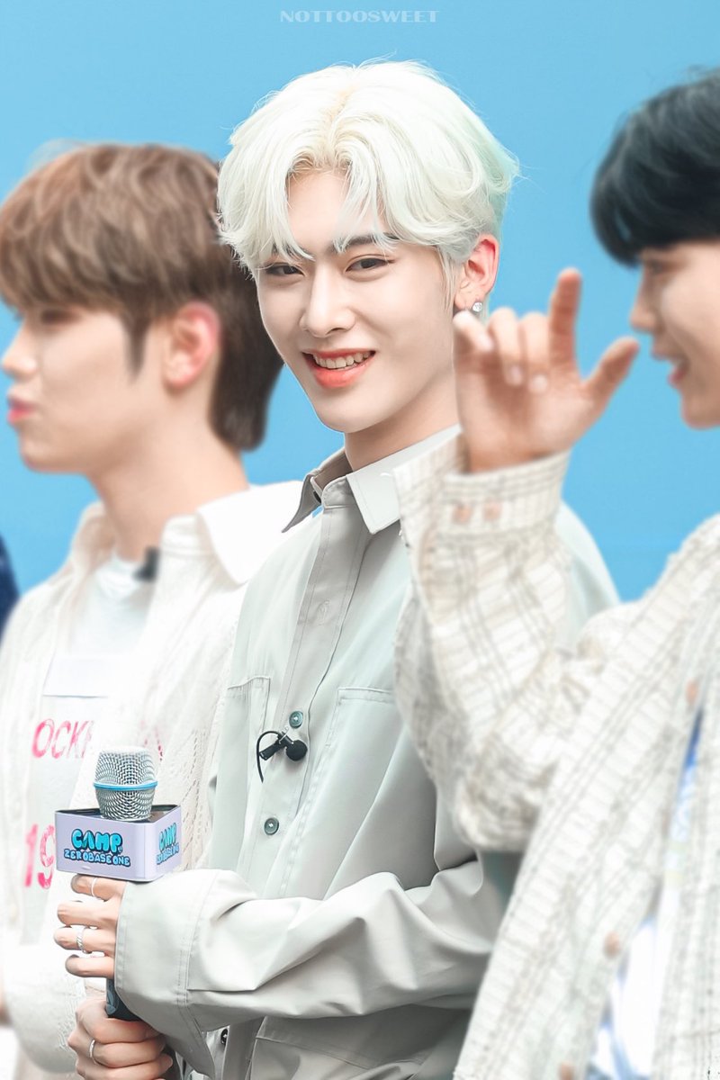 Nunca dejo de pensar que los miembros dicen que Ricky es que mas le afecta los comentarios negativos… yo no quiero que vea nada de eso, no merece :(

WAKEONE TAKE ACTION
#WakeoneProtectRicky 
#WakeoneProtectYourArtist
<a href="/wakeone_offcl/">WAKEONE 웨이크원</a>