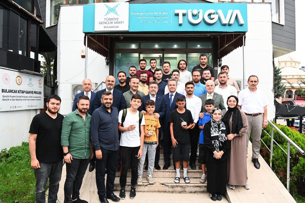 ibrahimyumakli's tweet photo. Giresun’da TÜGVA Bulancak Temsilciliğini ziyaret ederek kardeşlerimiz ile sohbet ettik.

Ülkemizin geleceğini gençlerimizin enerjisi ile inşa edecek, her alanda dünyada söz sahibi olmak için var gücümüzle çalışacağız.

Türkiye Yüzyılı’nı gençliğin yüzyılı yapacağız. https://t.co/g5GPxoQvgT