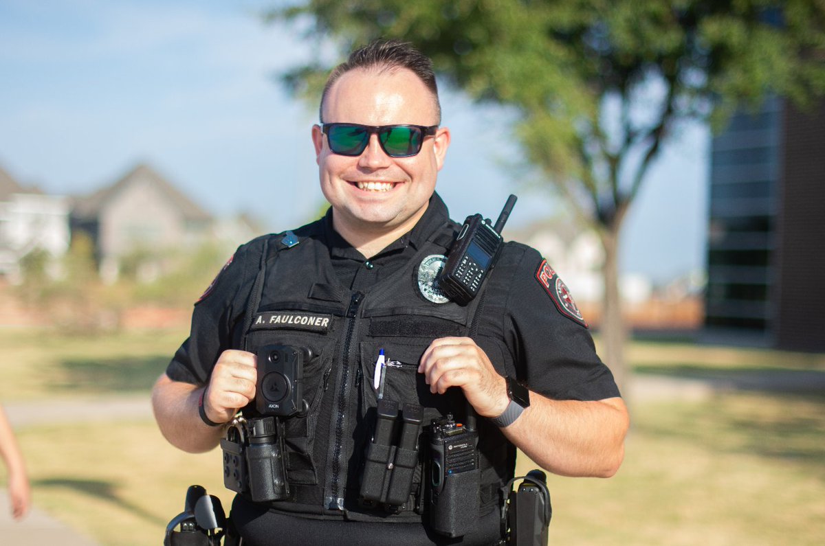 Killian_MS's tweet image. We had a blast welcoming our Mustangs to campus this morning. Let&apos;s make it a great year! 📸: bit.ly/3OutV1z

#OneLISD #LISDb2s23