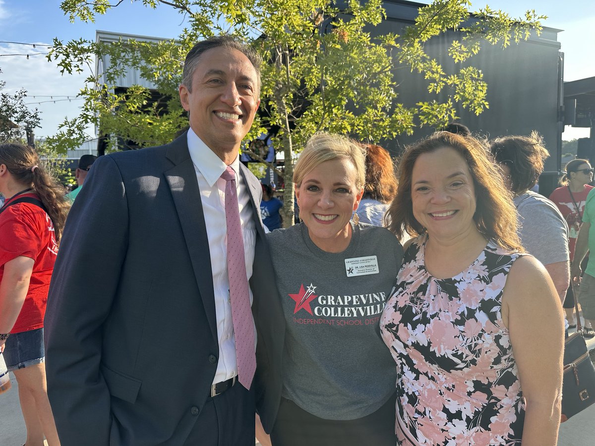 Thank you, ⁦<a href="/VoteGiovanni/">Giovanni Capriglione</a>⁩ and Elisa, for coming to ⁦<a href="/GCISD/">Grapevine-Colleyville ISD</a>⁩ convocation ⁦<a href="/ChickenNPickle/">Chicken N Pickle®</a>⁩! We appreciate your support! #WeAreGCISD