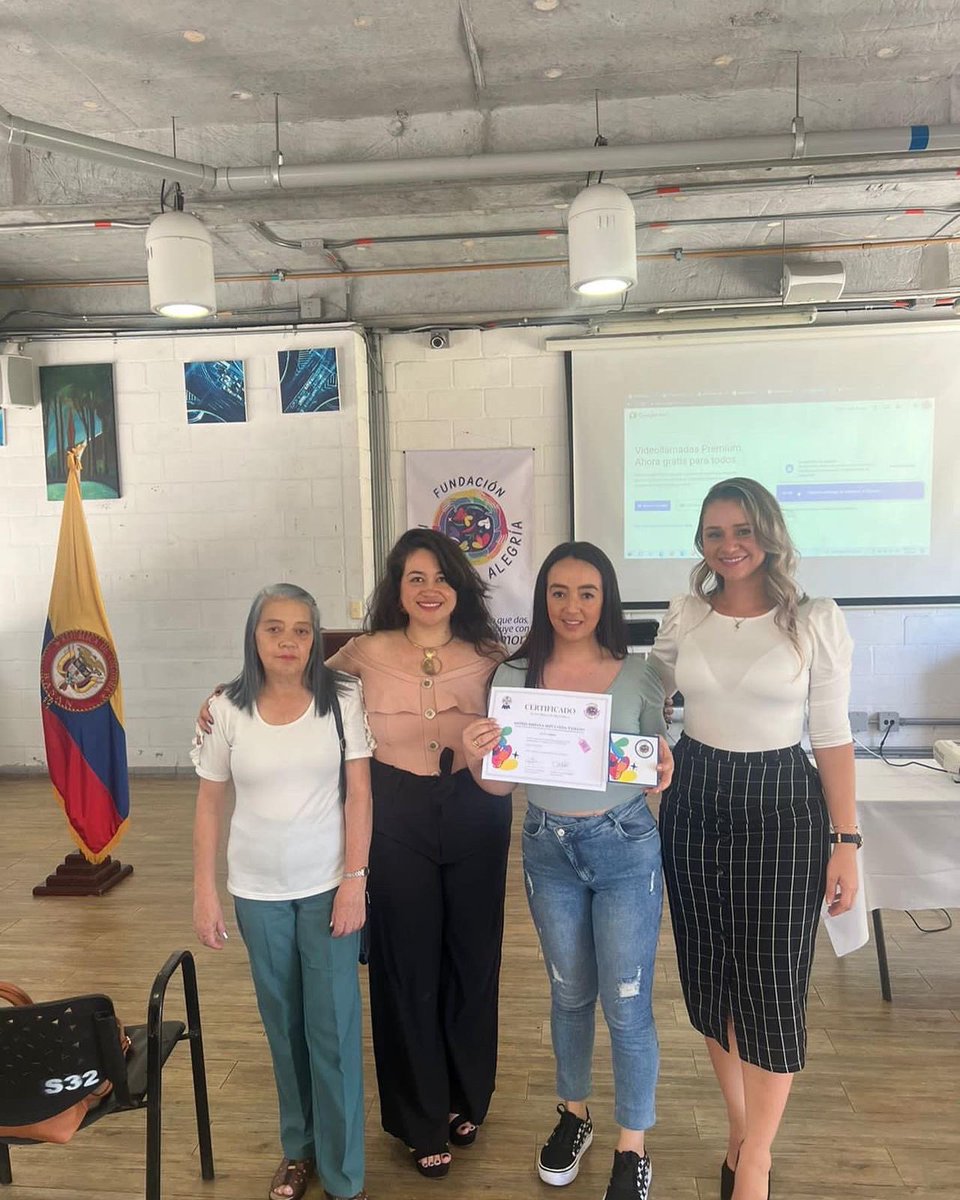 INSPIROALEGRIA's tweet photo. La Fundación Inspirando Alegría, hizo oficialmente la entrega de la prótesis de dedo a la ganadora de la campaña Una Mamá Feliz, donde gracias a los Donatones, se logró recaudar la cantidad de fondos para donar la prótesis. https://t.co/0waCq6fy4R