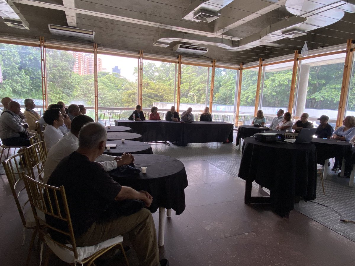 Hoy se reunión la fracción de ingenieros, arquitectos y profesionales afines de la Secretaría Nacional de Profesionales y Técnicos de <a href="/ADemocratica/">Acción Democrática</a> organizando el trabajo político y partidista para ganar las primarias con nuestro candidato <a href="/prospericarlos/">Carlos M. Prosperi</a>.