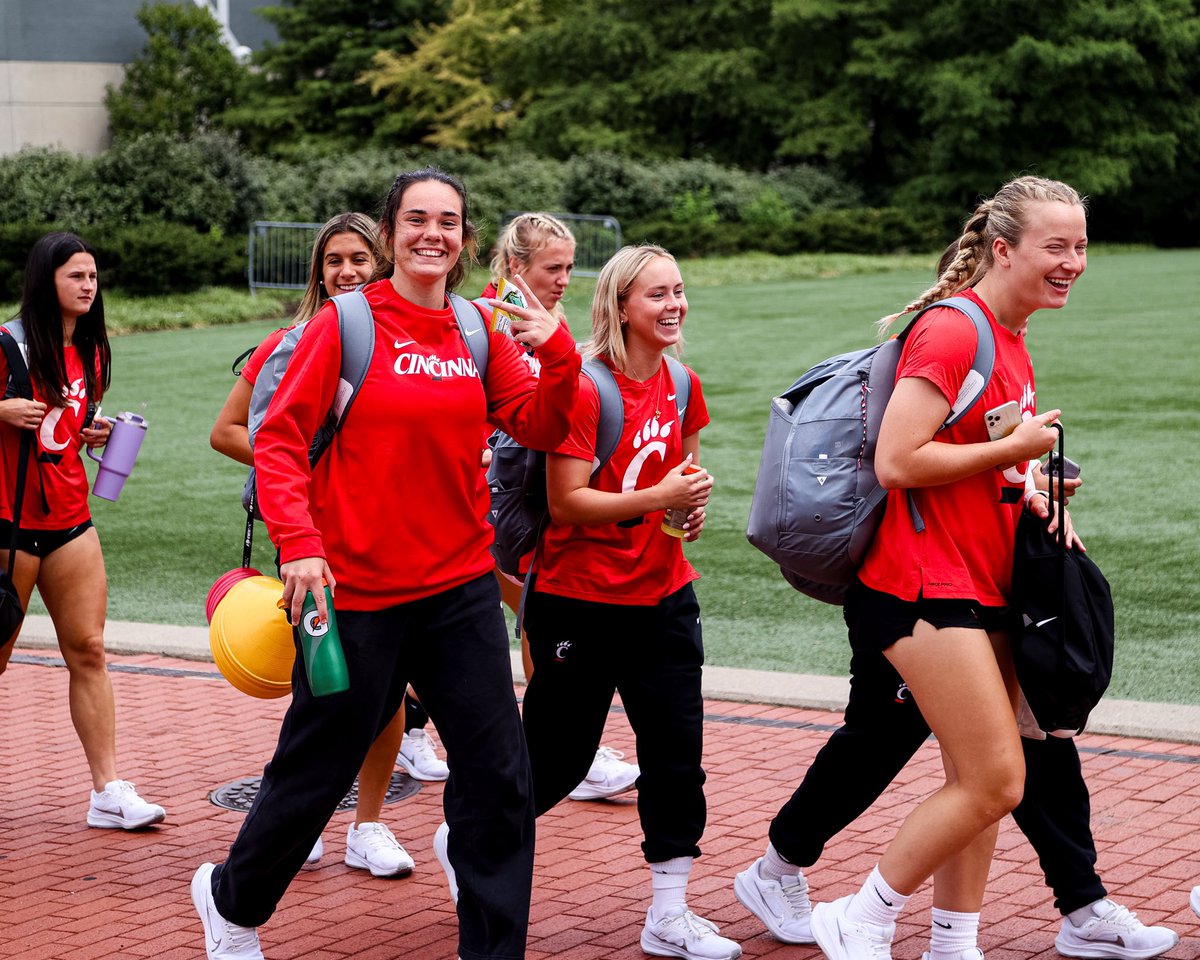 GoBearcatsWSOC's tweet photo. Match Day… 𝓥𝓲𝓫𝓮𝓼✨

#Bearcats | #WePlayFor3 https://t.co/zmF5nWIwEw