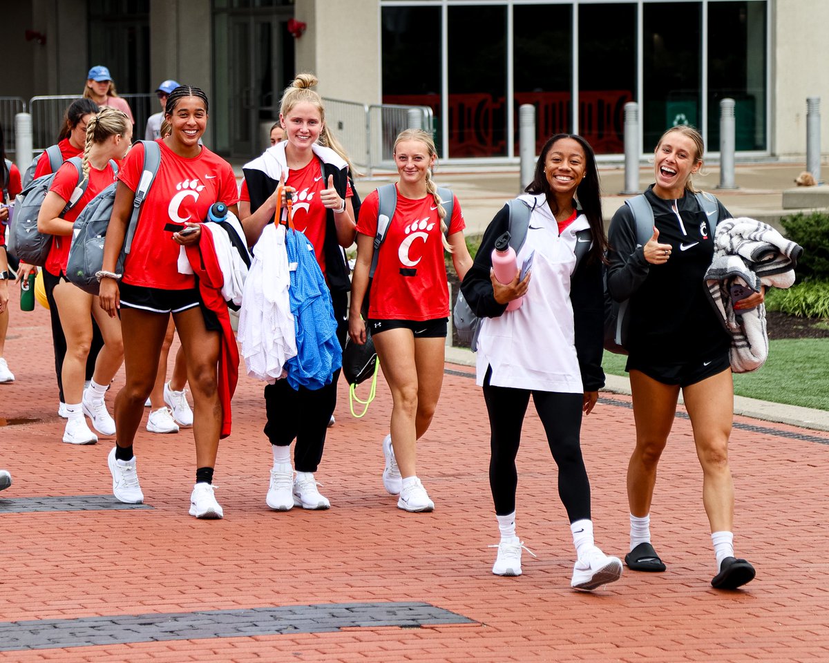 GoBearcatsWSOC's tweet photo. Match Day… 𝓥𝓲𝓫𝓮𝓼✨

#Bearcats | #WePlayFor3 https://t.co/zmF5nWIwEw