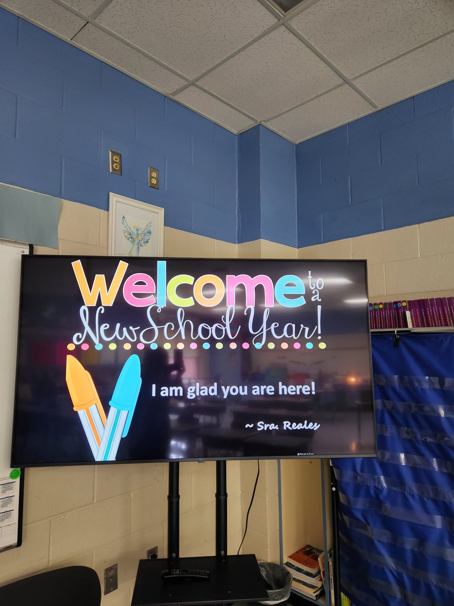 elacreales1's tweet photo. #MASCschools #JOFamily #JOLeaders OPEN HOUSE was a success! I met my new students and hugged my former ones who came to visit me. It's going to be a great and blessed new school year 2023-2024 under God's guidance @ Jones Intermediate. Amén! Bring it on! https://t.co/PNnQ1xIkod