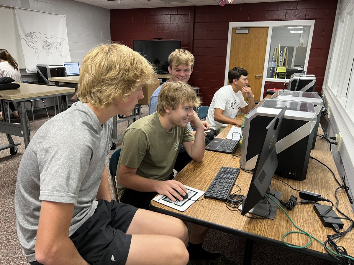 TheMakeryBSD's tweet image. Here we go! Our first ever Makery Design Tech students are busy learning to design shirts and decals. This group is so awesome! We can’t wait to see what all they can do in this space! @bloomfield_high @BSD_Cardinals