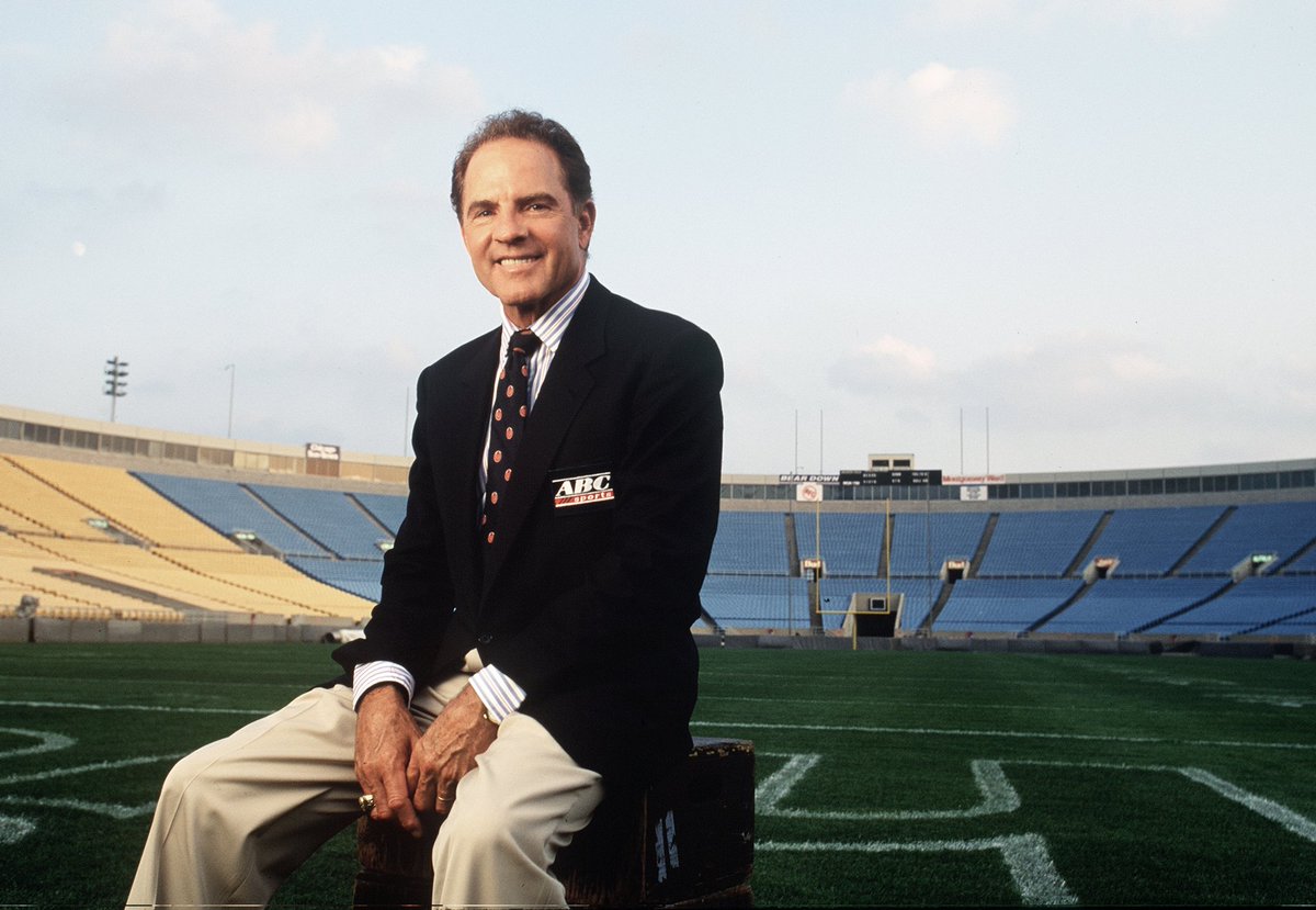 American #football player and television sports commentator #FrankGifford died #onthisday in 2015. 🏈 #NFL #Giants #halfback #trivia #MondayNightFootball #WideWorldofSports #Emmy #CTE