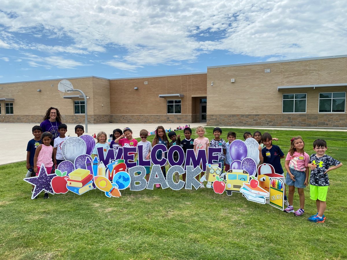 PISDBryantElem's tweet photo. It was a day with hallways full of laughter and learning!! Thank you Trailblazer families for sending us the best kids! https://t.co/yYSm4xIprz