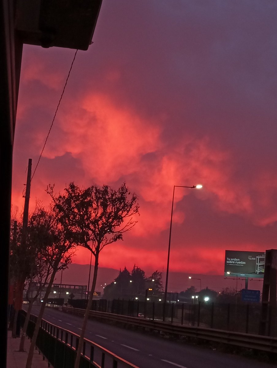 El cielo arde...
🙏🏽
#LoEspejo
#sineditar