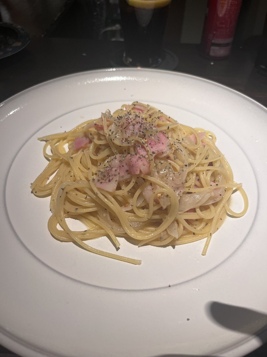 久しぶりにツイート🥰
昨夜は関東からお見えの方とお会いしました✨️
すごく楽しく素敵な方たちでした✨️

僕もよく笑うのでそうなんですけど、笑うとなんでか嫌なことを忘れられるんです😄
毎日笑って過ごせるような日々を送りたいです✨️

"最後には笑えるように〜"
       日はまた昇る
