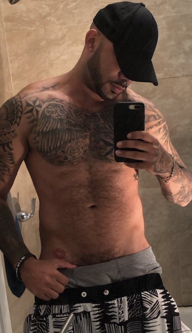 Wanna come over and cuddle? 🤓😏 https://t.co/HDw6QEkiiE<a href="/tag/gm"class="tags"><span>#gm</span></a>