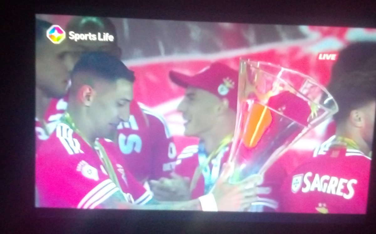 Justson_jr's tweet photo. Di Maria anazeeka na utamu wa Trophies 🏆🥇🎖️ Portugal Super cup champions #Benifica https://t.co/iP9Xxkm3Zu