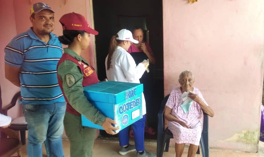 PartidoPSUV's tweet photo. Estructuras del PSUV junto al SUAF atienden pacientes encamados en Tinaquillo https://t.co/xtvDP5cDr2

@irisvarela 
@CojedesPsuvOfic 
#PsuvEnLaCalle https://t.co/z1dABEoADu