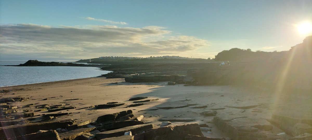 rhiancefn's tweet image. Lovely evening for a hunt #Dinosaur #JurassicCoast #Wales