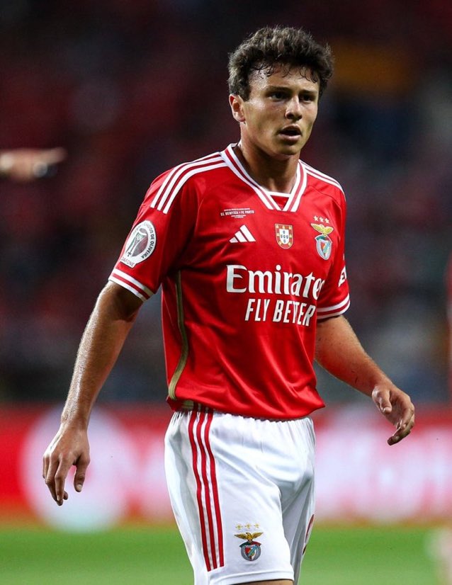 “Se joguei bem ou mal a mim não me interessa, dei a vida pelo Benfica”
João neves ❤🦅