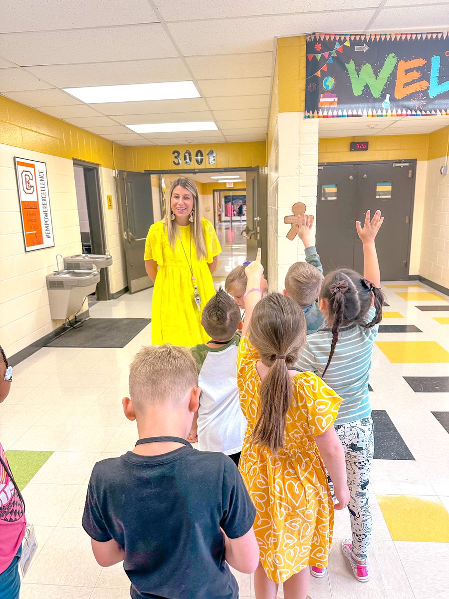 ces_kindercats's tweet photo. Today was the first day of kindergarten phase in and these little wildcats got to go on a scavenger hunt. We didn’t catch our gingerbread man, but he left us some yummy treats! @ChristianaES1 #beabridge https://t.co/YvkmFKCy3X