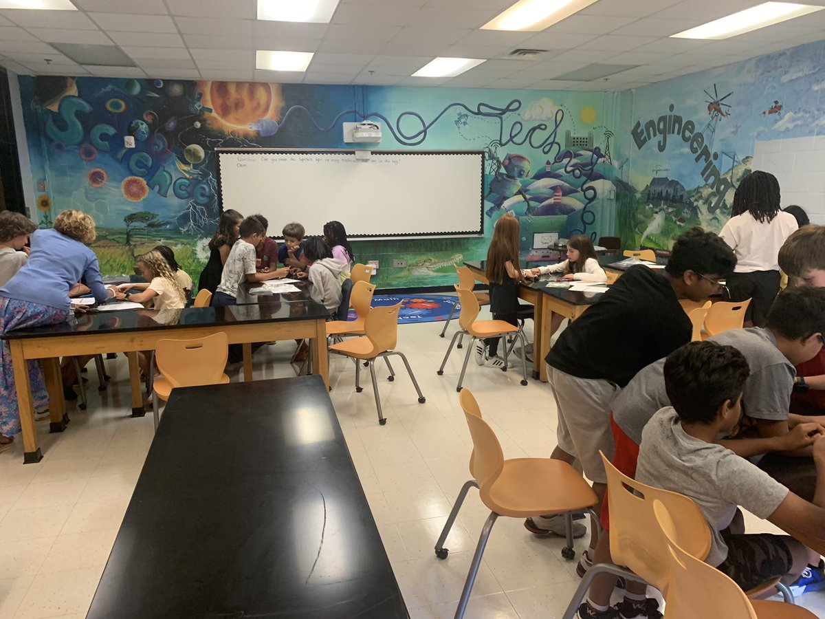LWE’s newly updated STEM lab is already up and running with 5th grade doing an exploratory circuit activity! #LWESTEM