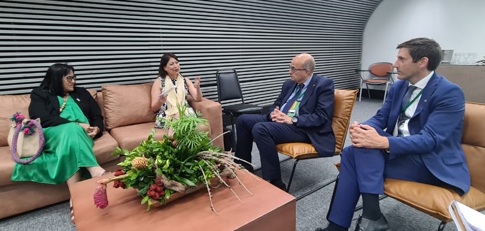 Ministerio del Ambiente 🇵🇪♻️ (@minamperu) on Twitter photo 📢En este marco, la titular del Ambiente junto con la canciller Ana Cecilia Gervasi se reunieron con el Enviado Especial del Ministerio de Clima y Medio Ambiente de Noruega, <a href="/HansBrattskar/">Hans Brattskar</a>, con el fin de establecer acciones conjuntas frente al #CambioClimático.
#CumbreAmazónica 📢En este marco, la titular del Ambiente junto con la canciller Ana Cecilia Gervasi se reunieron con el Enviado Especial del Ministerio de Clima y Medio Ambiente de Noruega, <a href="/HansBrattskar/">Hans Brattskar</a>, con el fin de establecer acciones conjuntas frente al #CambioClimático.
#CumbreAmazónica