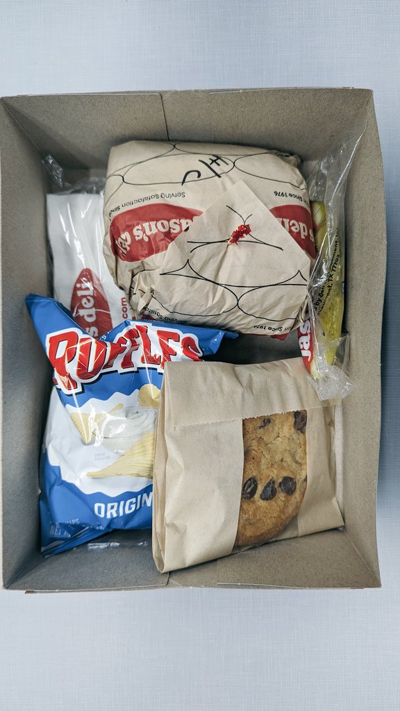 MrsVuTeaches's tweet photo. Perfect lunch from @jasonsdeli thanks to our awesome @ExleyPTA π
So nice to grab, go, chill, and then work! #exleytweets #katyisd #parentsCount https://t.co/CGJYstcB8l