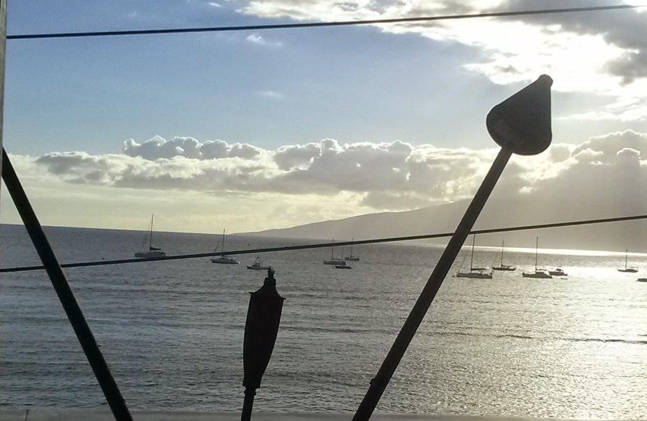 1BethDutton's tweet image. Just heard Fleetwoods is gone. Our favorite rooftop bar. All that memorabilia and memories. Gone. #LahainaFire