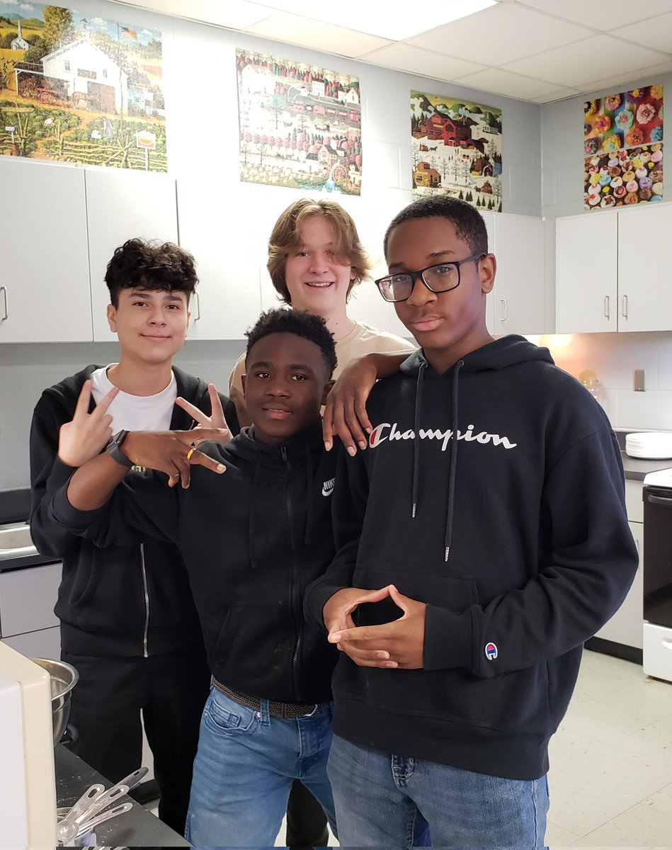 APilcherCHHS's tweet photo. CHHS students practiced measurements and knife skills this week in Nutrition and Wellness 🍽 https://t.co/DBZ1joNCqS