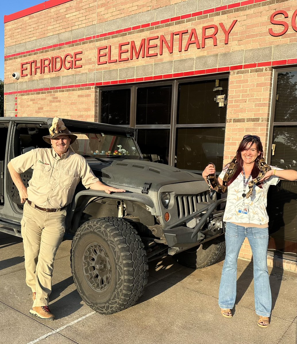 IdaliaMagnone's tweet photo. 1st Day of School!! Nobody does it like @EthridgeES !! Love our school!! 😍 We are WILD ABOUT LEARNING!! @LewisvilleISD @TheColonyHS https://t.co/plFJM30GMW