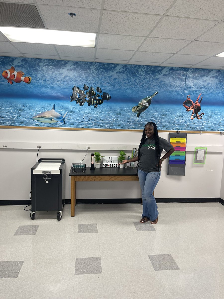 CoachRaeTucker's tweet photo. Day 1 ✅
Year 7. Let’s goooo!!
The Science Department is ready for a great year with our Mighty Hurricanes!
#HightowerHS #BeTheStorm🌪️ @HHS_Canes @FortBendISD https://t.co/SMSggsXrUM