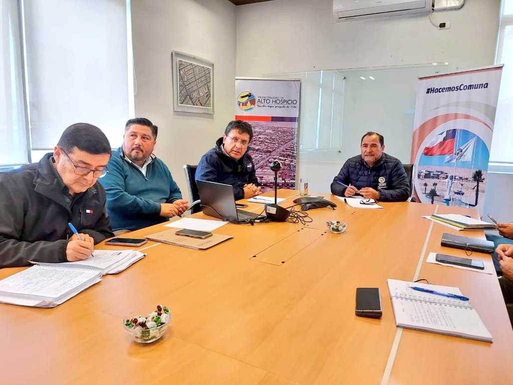 🤝 En busca de fortalecer la colaboración, esta mañana, el director regional <a href="/VicenteloLay/">Guillermo Vicentelo Lay</a>
se reunió con el Alcalde de #AltoHospicio, Patricio Ferreira con el objetivo de conocer el programa de #FeriasLibres y promover iniciativas orientadas al desarrollo económico del territorio